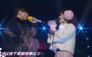 刘烨和张杰谁更爱谢娜 张杰谢娜跨年那晚唱的《何必在一起》后面没有歌词显示部分是张杰特意